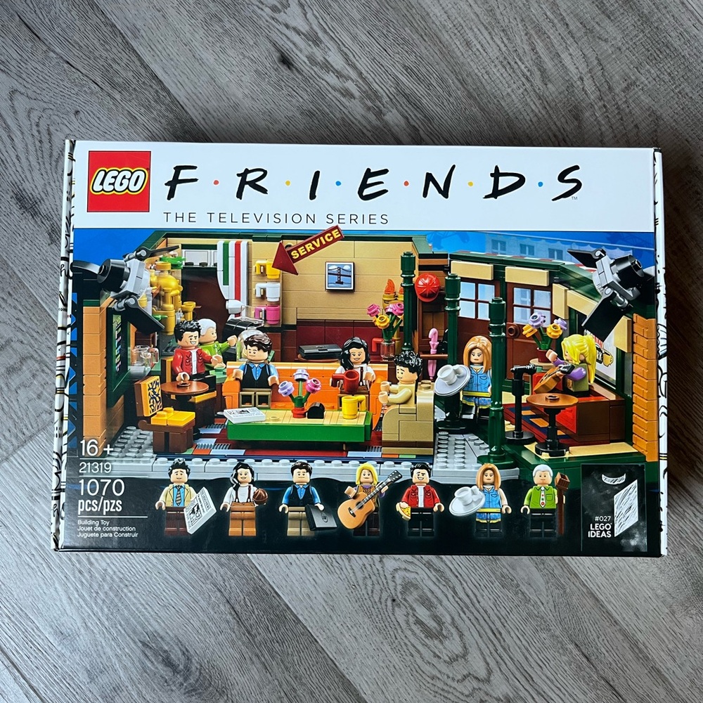 LEGO Friends Set 21319 Retired Product